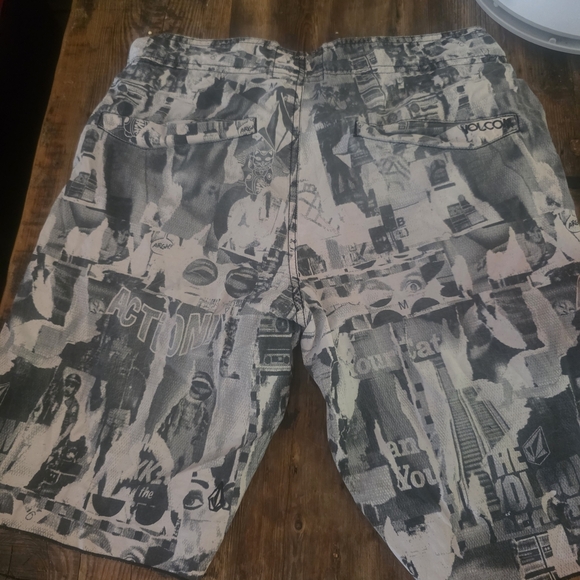 Volcom Monochrome Graphic Shorts - Picture 3 of 4